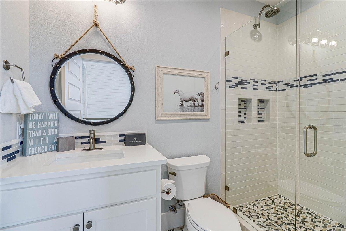 Shared Bathroom, 2nd Floor