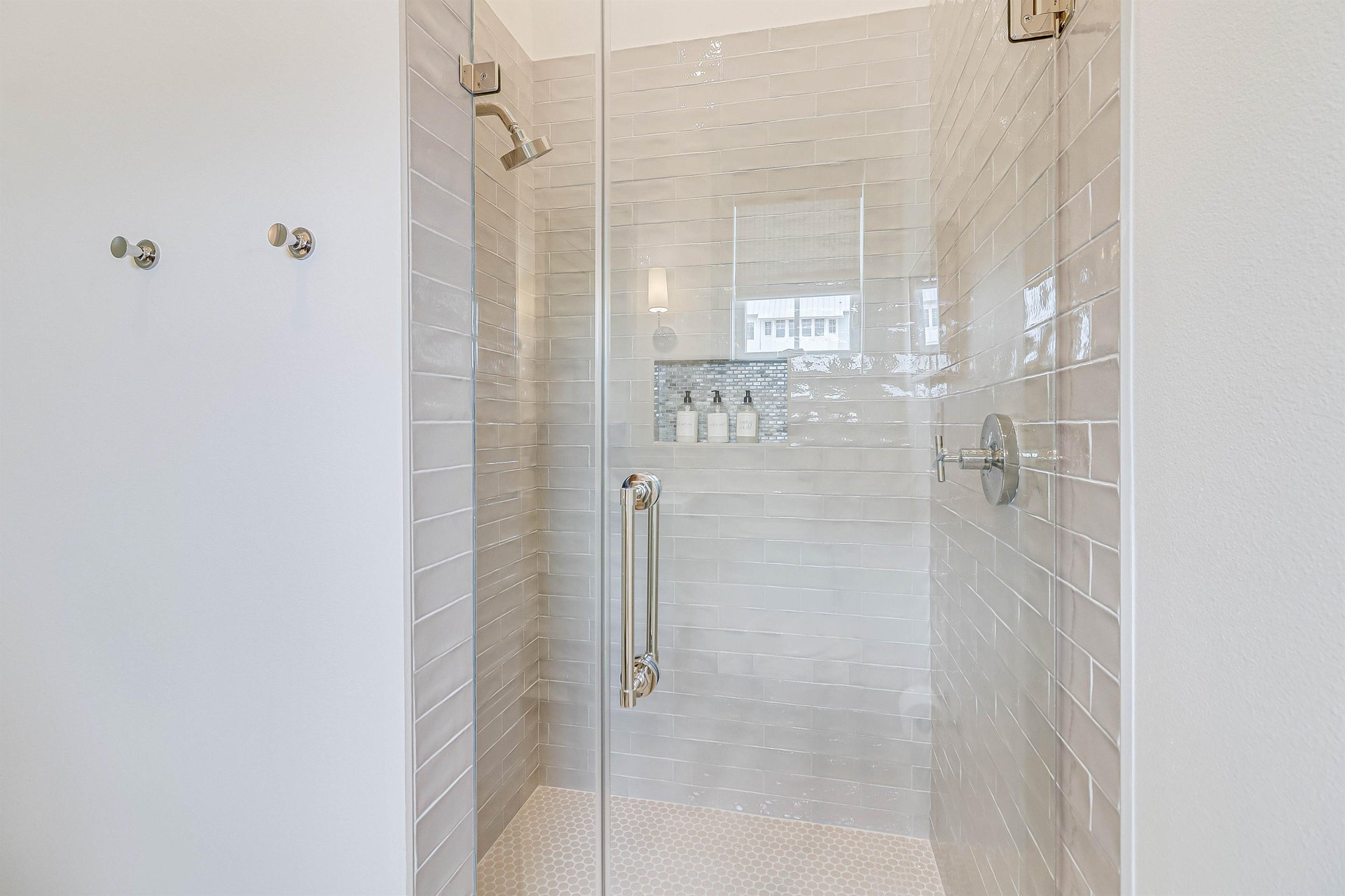 Third King Bathroom, 1st Floor