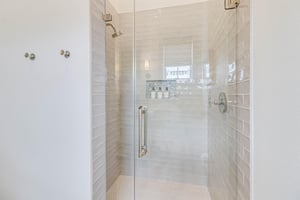 Third King Bathroom, 1st Floor