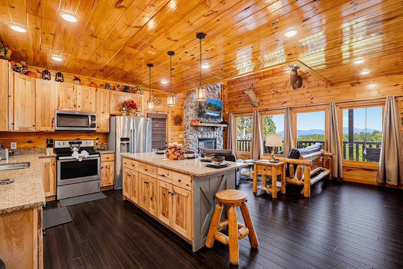 Gather in this stunning openconcept cabin where rustic charm meets modern comfort. Soaring wood ceilings and picture windows frame breathtaking mountain views, inviting you to cook, dine, and unwind 