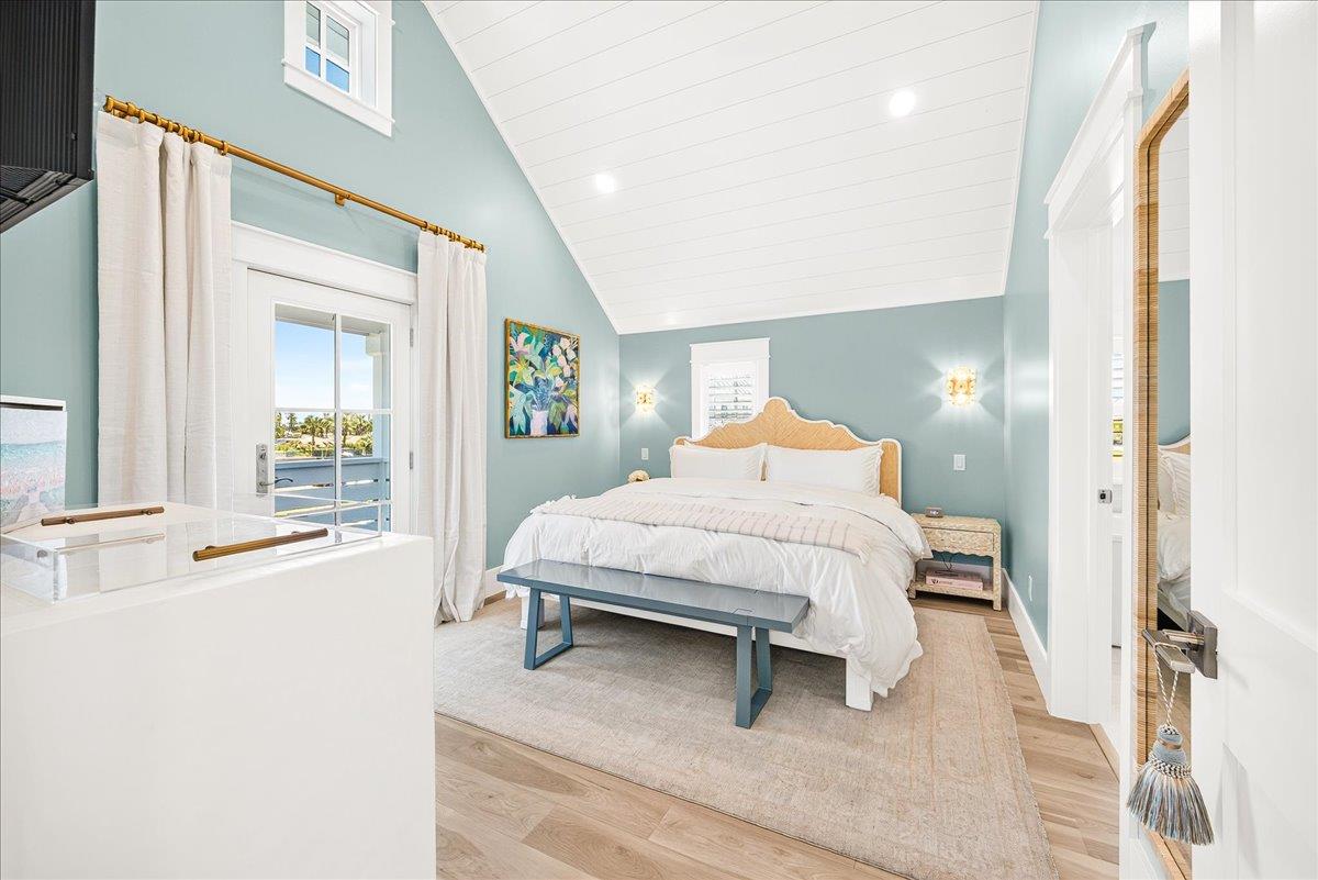 1st King Bedroom, 2nd Floor