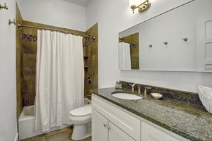 Lakeside King Bathroom, 1st Floor