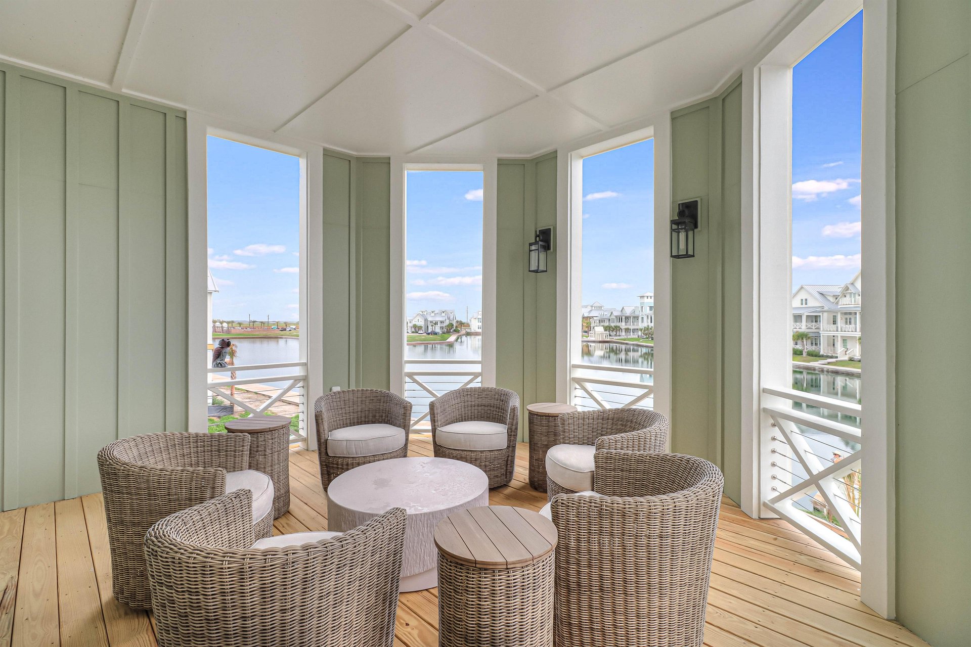 Primary King Wrap Balcony Lounge,Overlooking Lake and Pool, 2nd