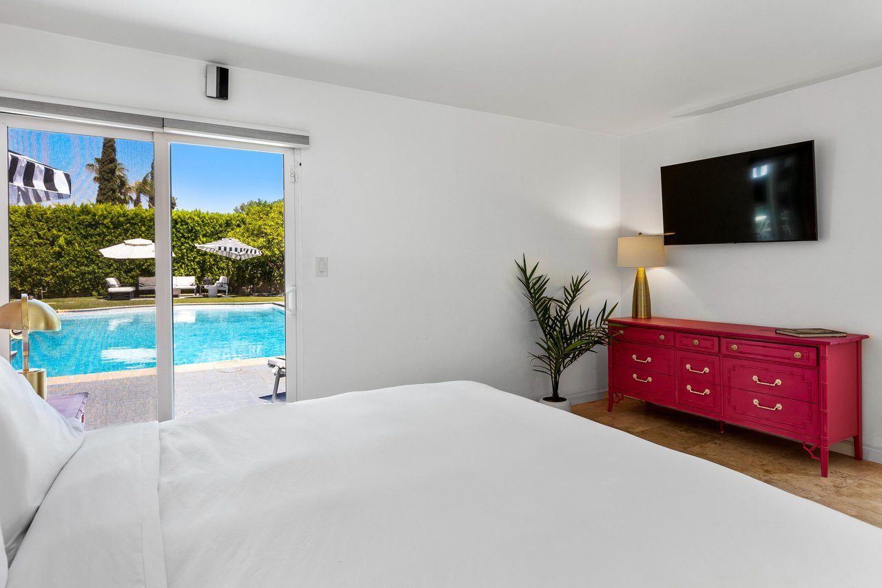 Easy access to the pool