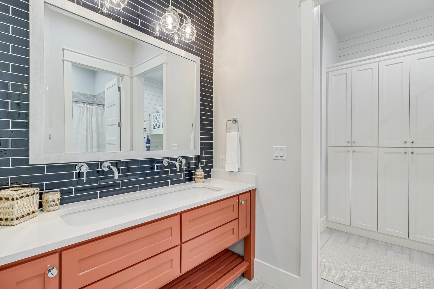 1st Floor, Shared Bathroom