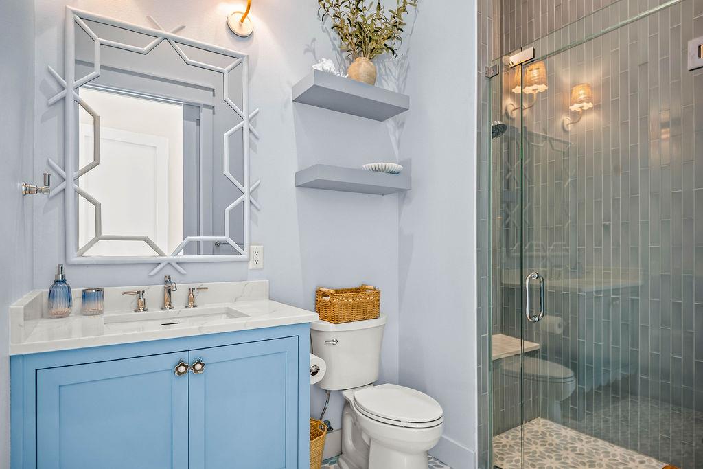 2nd Floor, Second King Bathroom