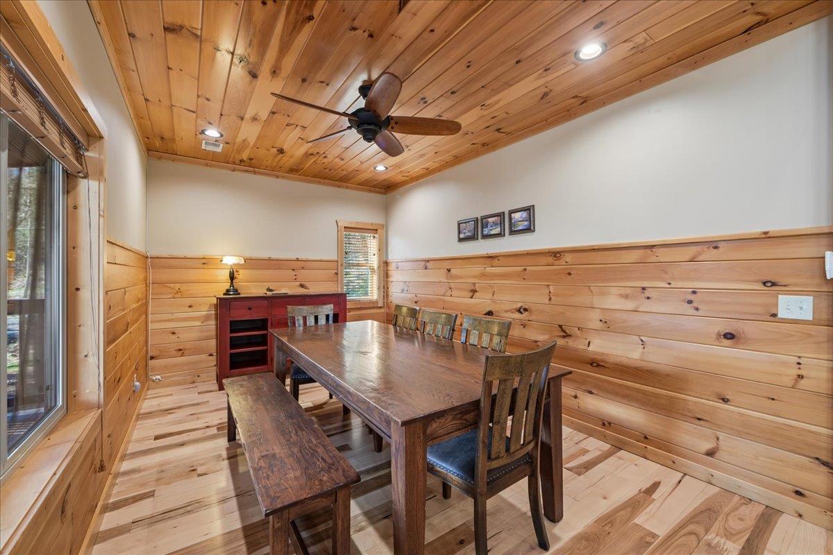18Dining Room
