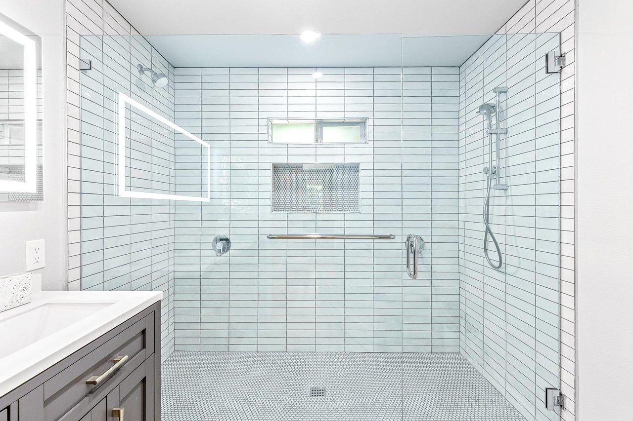 Huge guest shower