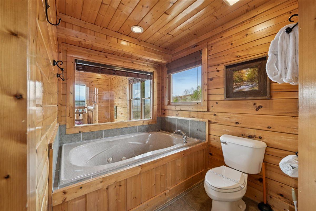 Upstairs Jacuzzi Tub
