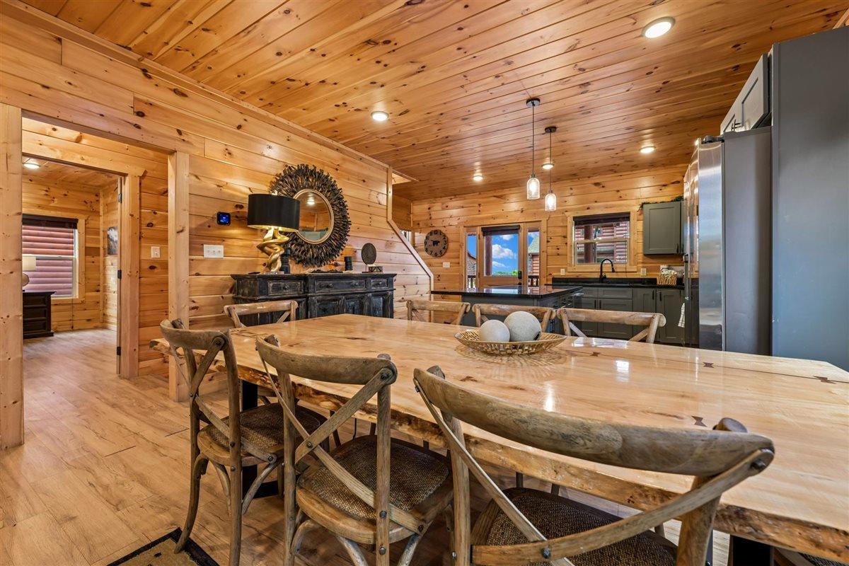23Dining Room