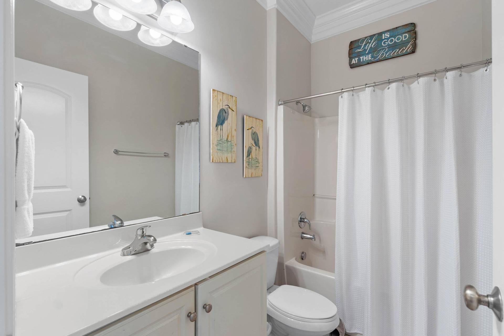 Main Floor Full Bathroom