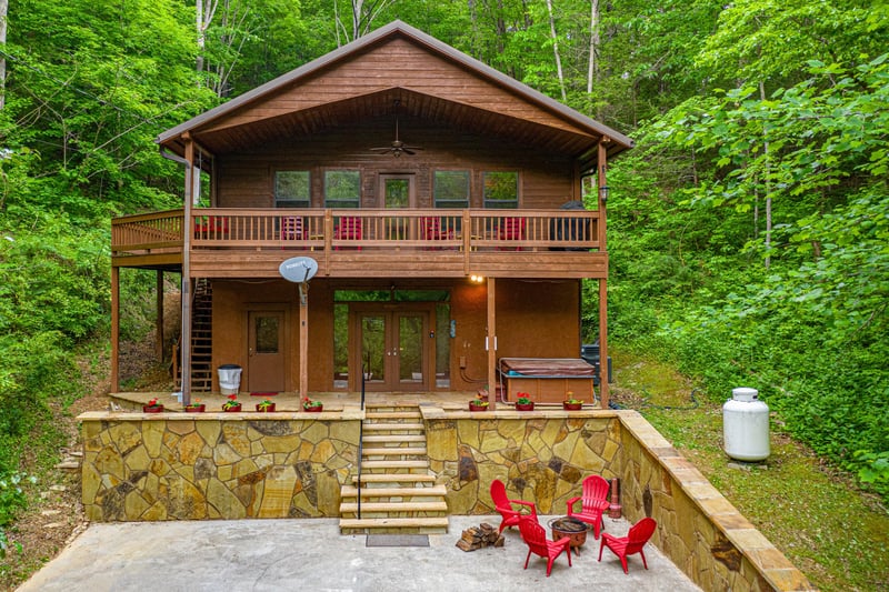 Front view of Hawks Heart Lodge