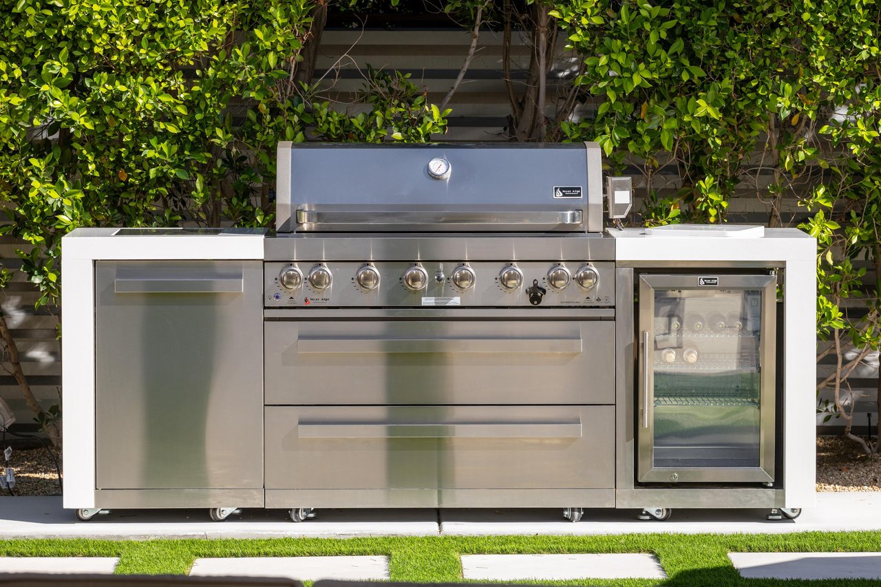 Outdoor kitchen with BBQ