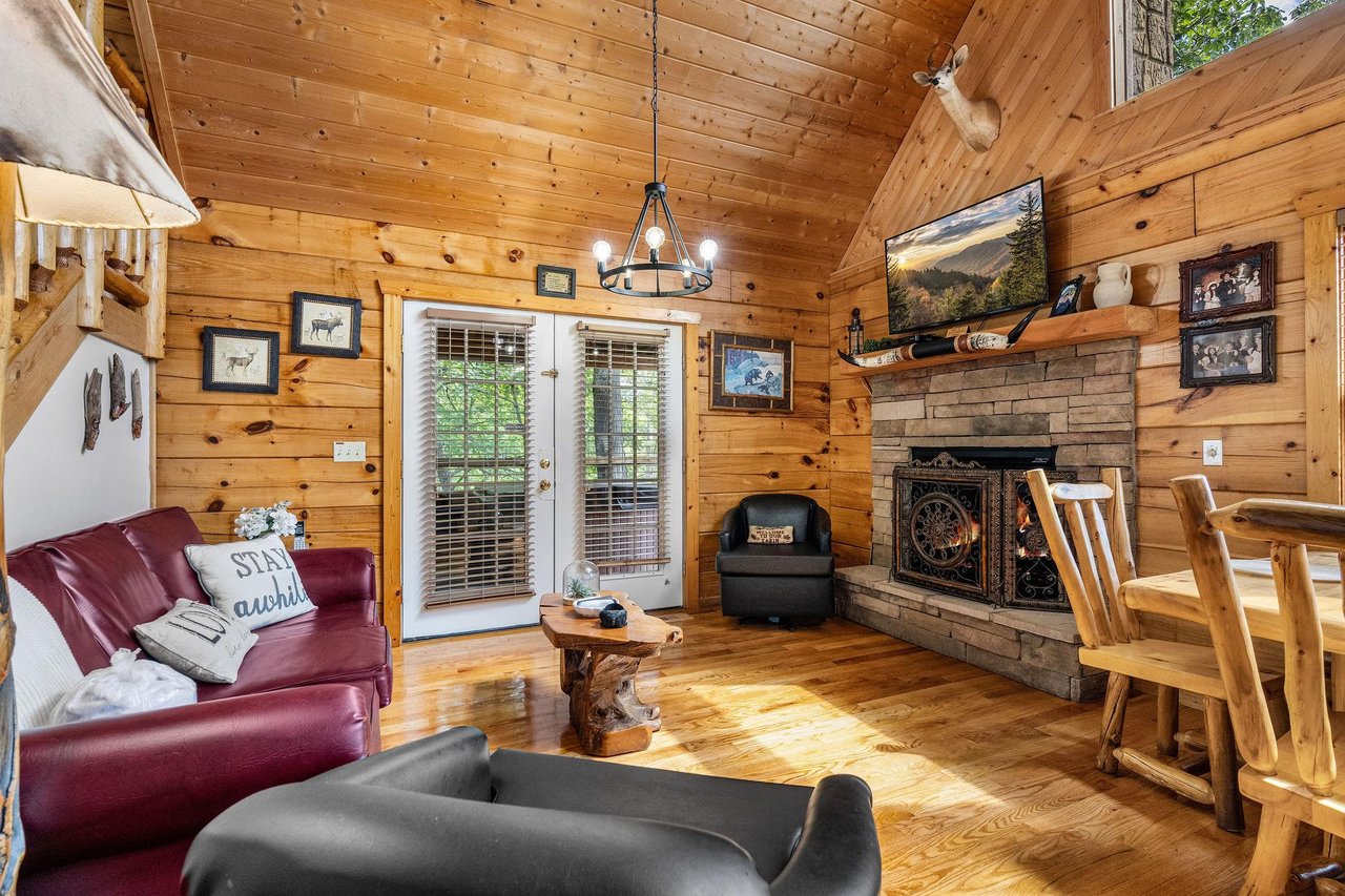 fireplace, TV, sofa bed and balcony access to hot tub