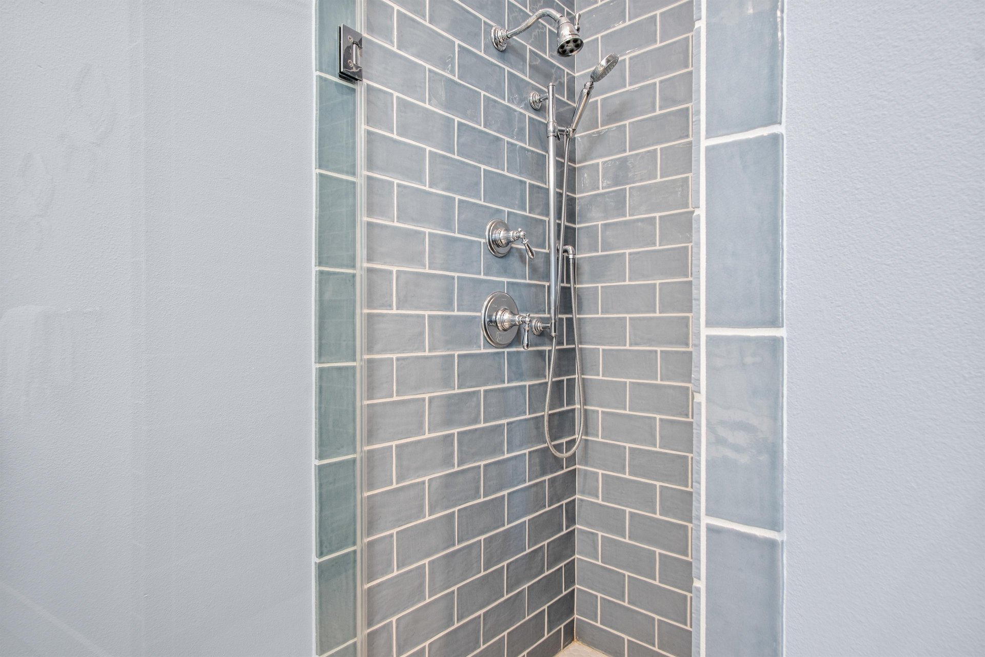 Second King Bathroom, 2nd Floor