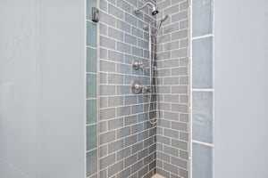 Second King Bathroom, 2nd Floor