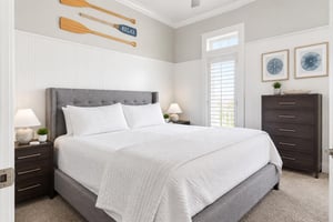 King Bedroom, 2nd Floor