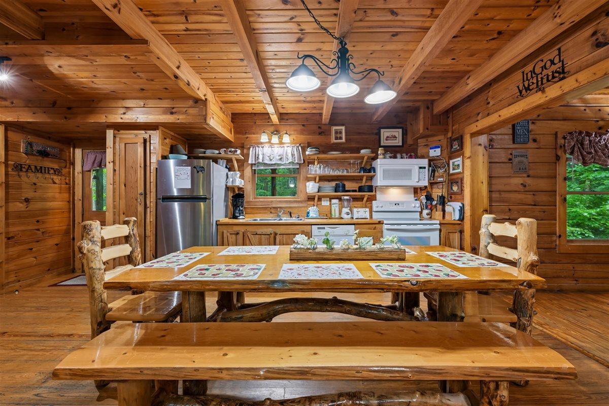 14Dining Area