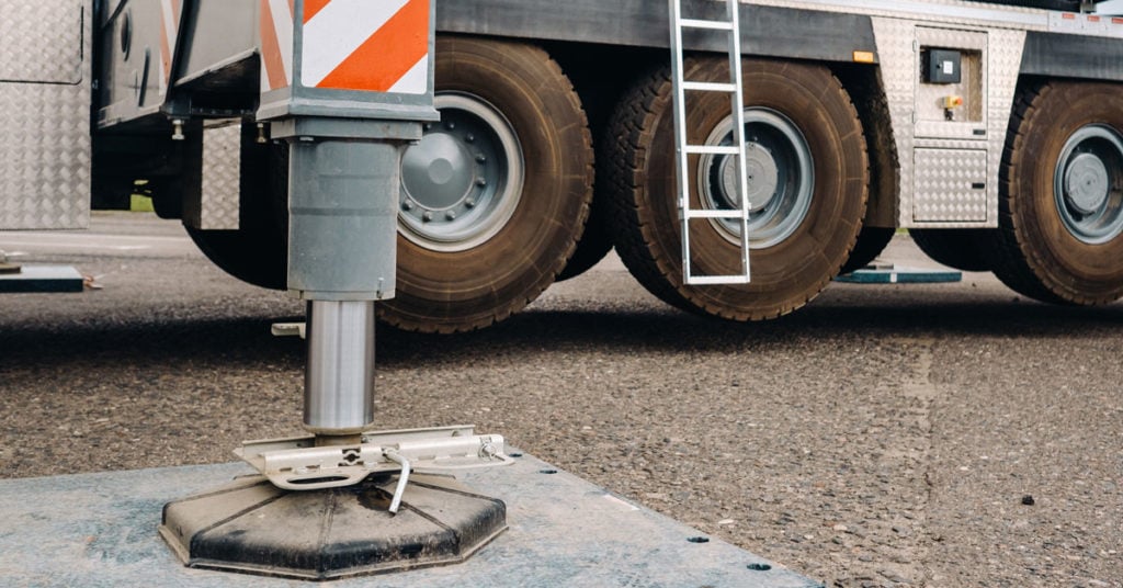 Hydraulic support of automobile crane