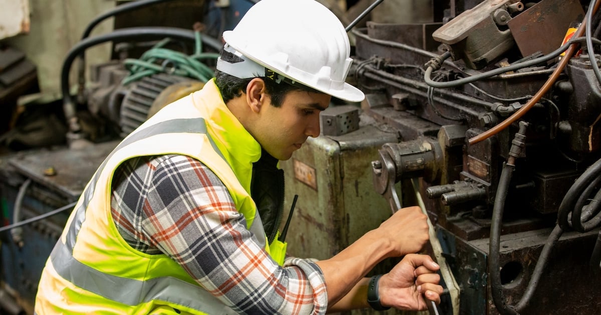 Manufacturing staff engineer in production facility