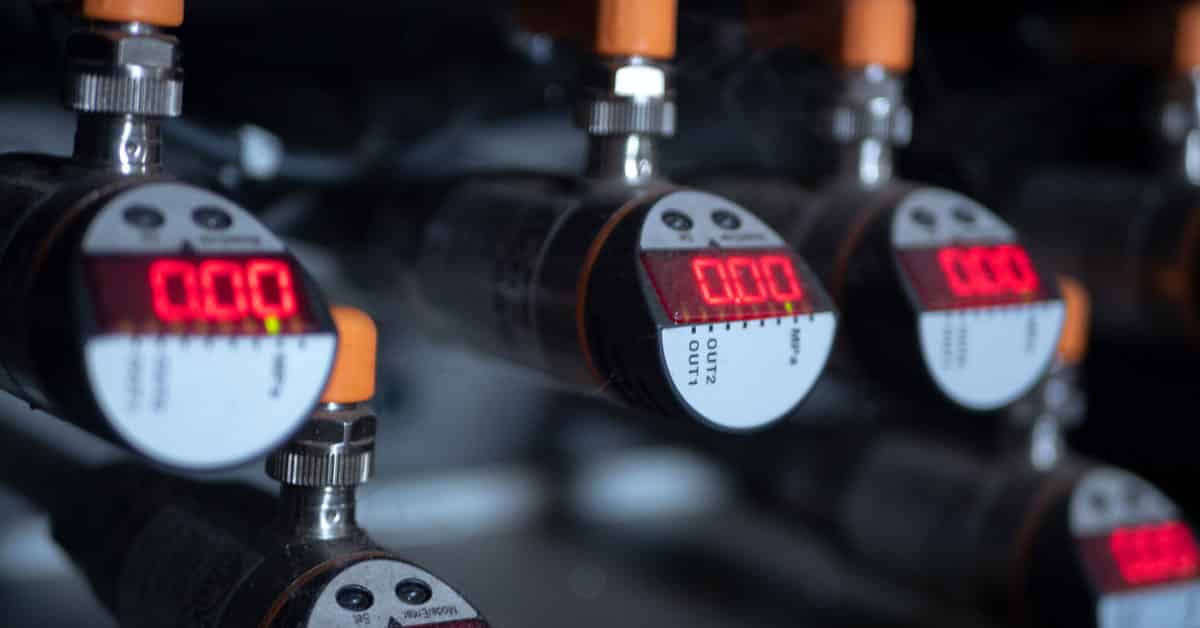 Programmatically controlled sensors for pressure monitoring