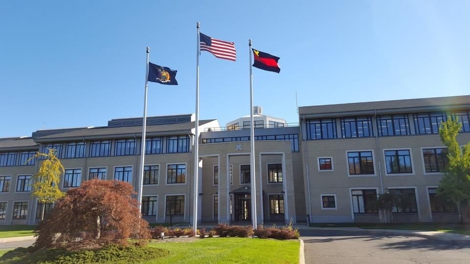 A photo of the Keio Academy of New York (High School) building.