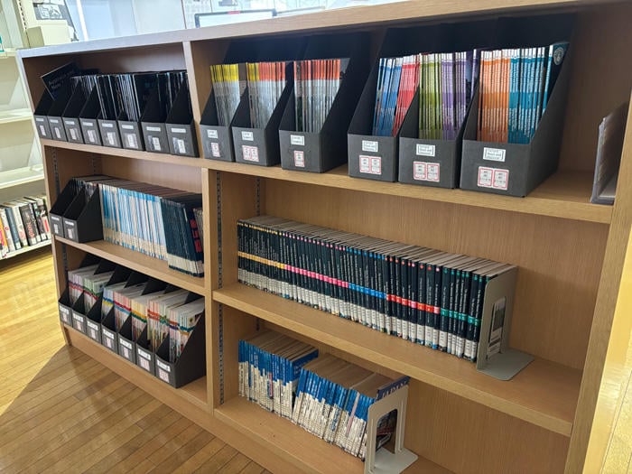 湘南藤沢中高図書室2