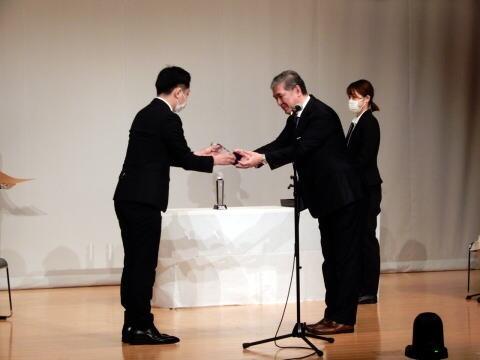 萬田さん受賞写真②