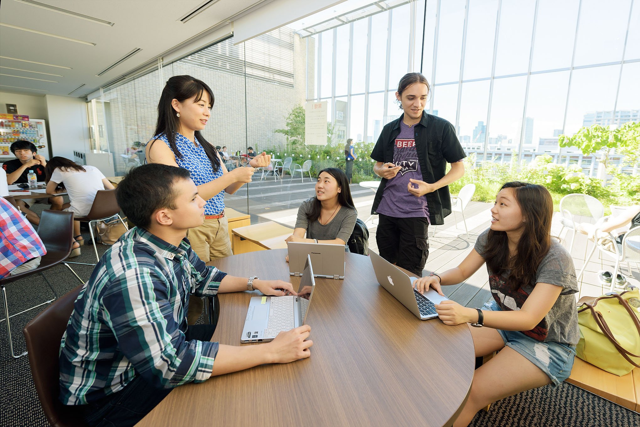 A group of students from diverse international backgrounds engaging in a discussion.