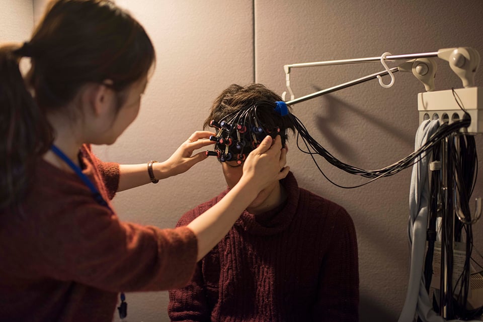 防音室での脳機能検査
