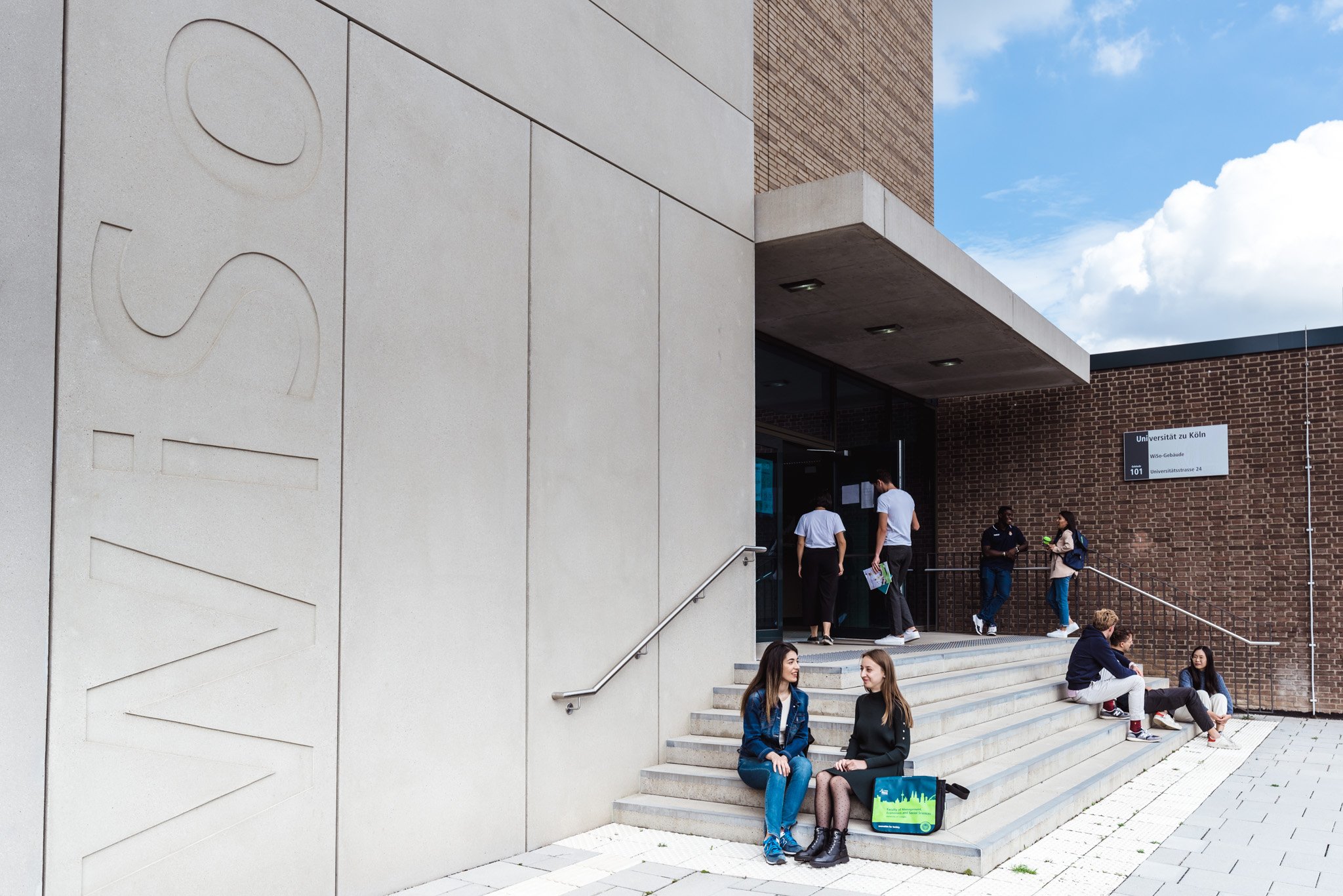 A photo of the Cologne University campus.