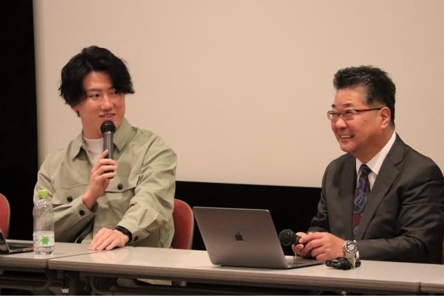 A friendly atmosphere during the discussion