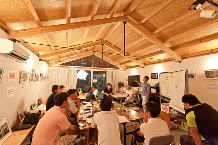 釜石市商店街の「みんなの家・かだって」若手住民の復興ミーティング