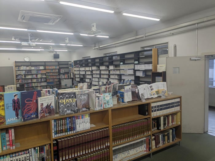 中等部図書室2
