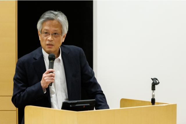 Closing remarks by Dean Misawa of the Graduate School of Pharmaceutical Sciences