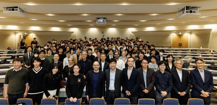Commemorative photo with all symposium participants