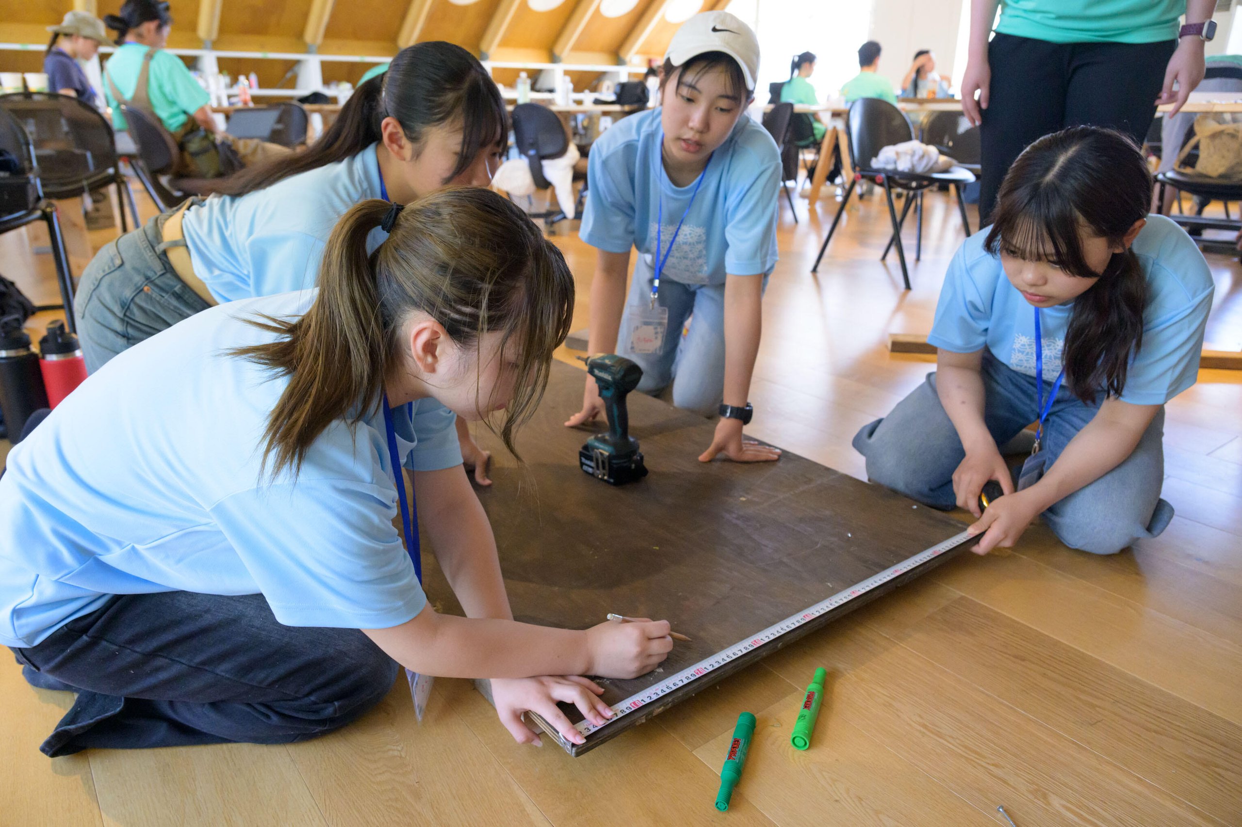 ベータスタジオでの工作の様子