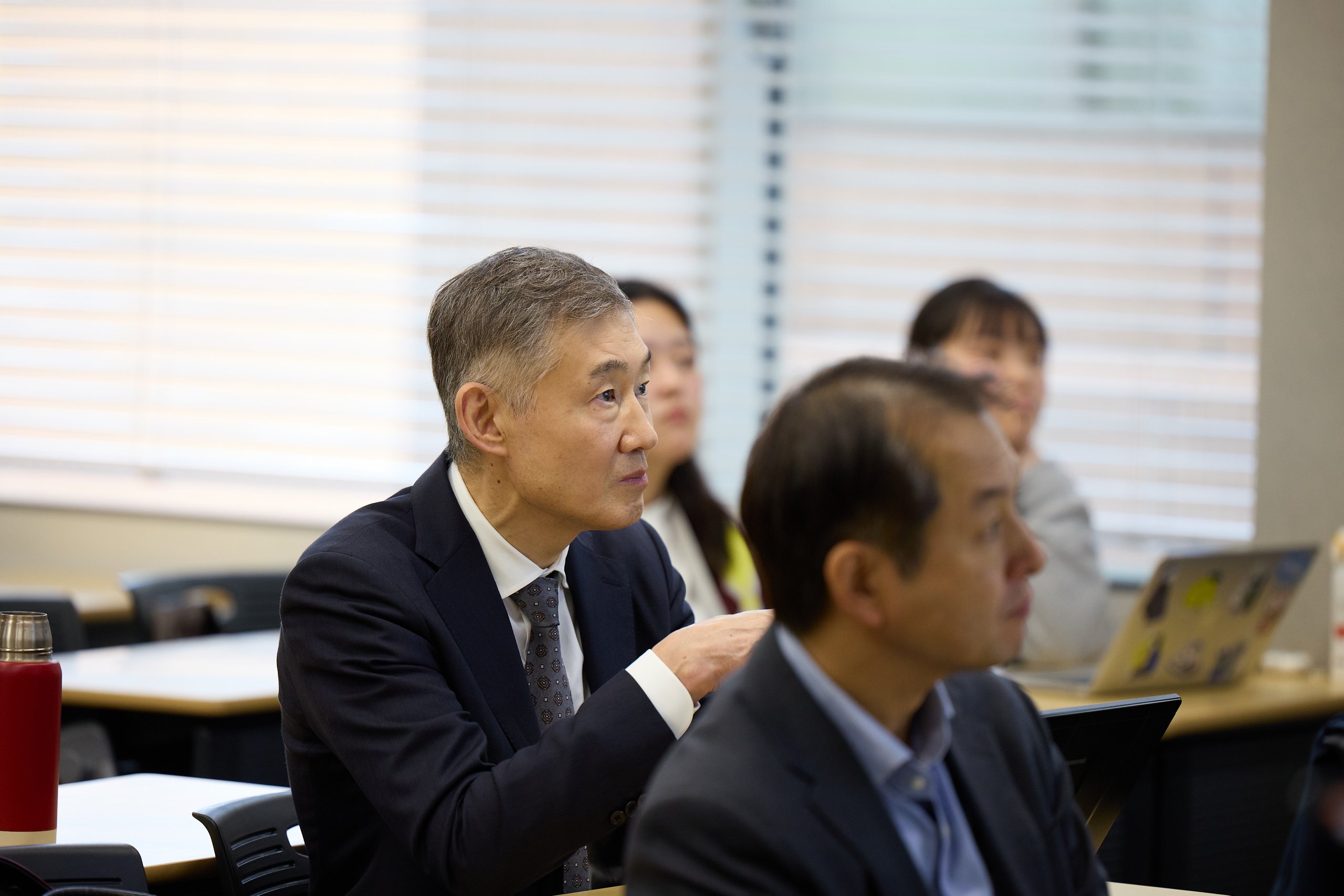 Professor Endoh, the author of this article