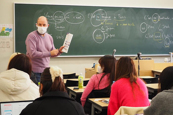 フランス語授業の風景写真