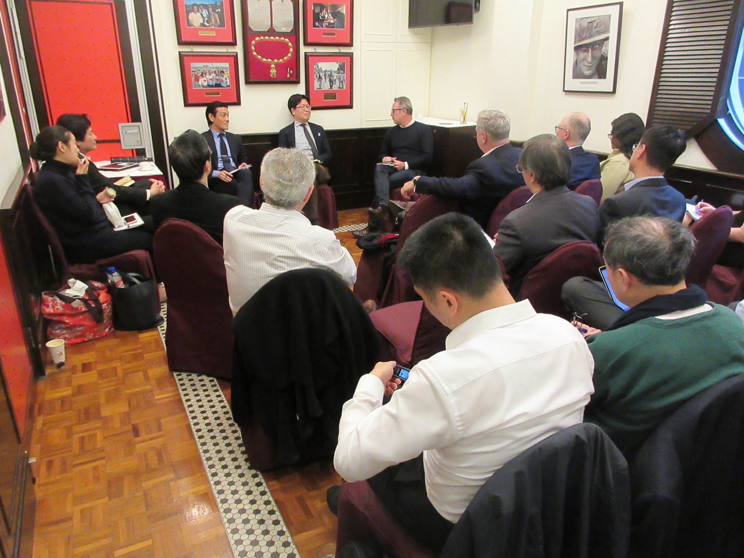 1. Scene from the discussion session