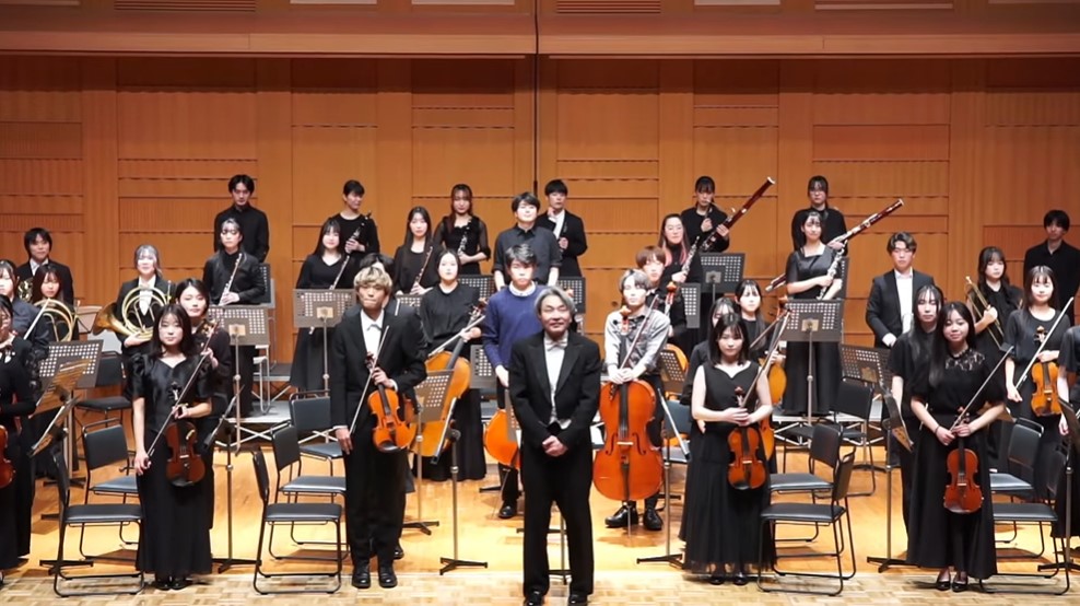 A scene from a concert held at the end of the semester