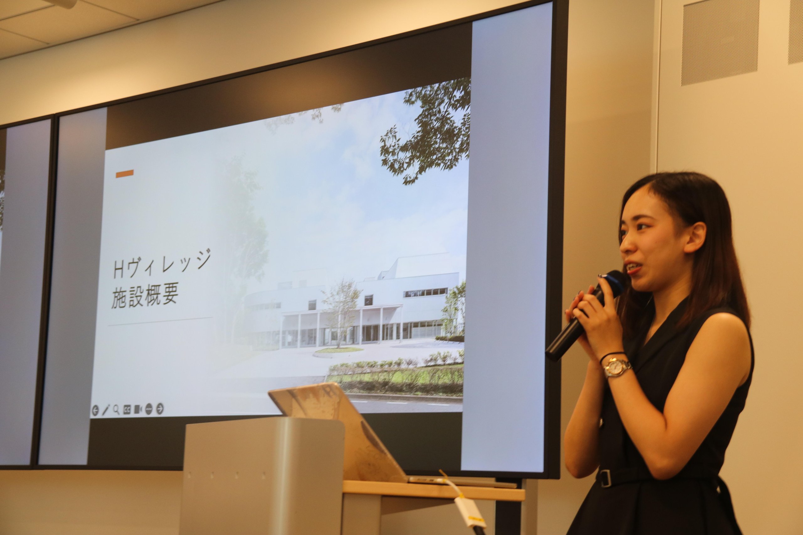 学生1名が話している様子