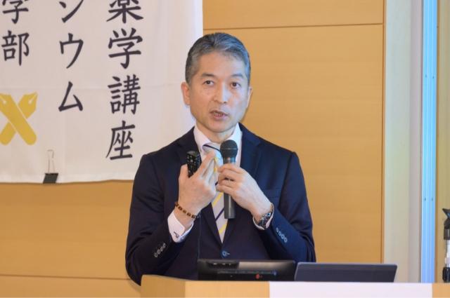 山浦薬学部教授の講演