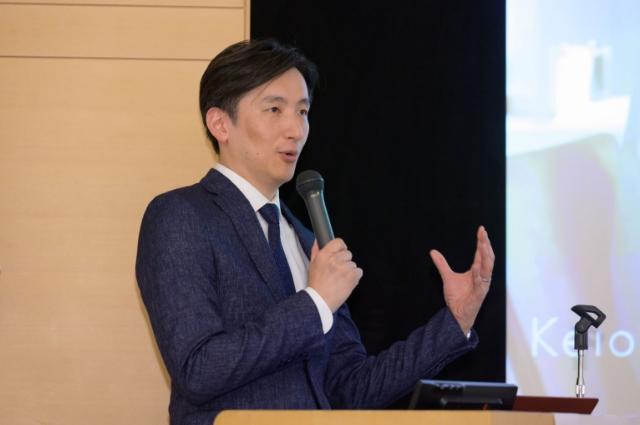 岸本医学部特任教授の講演