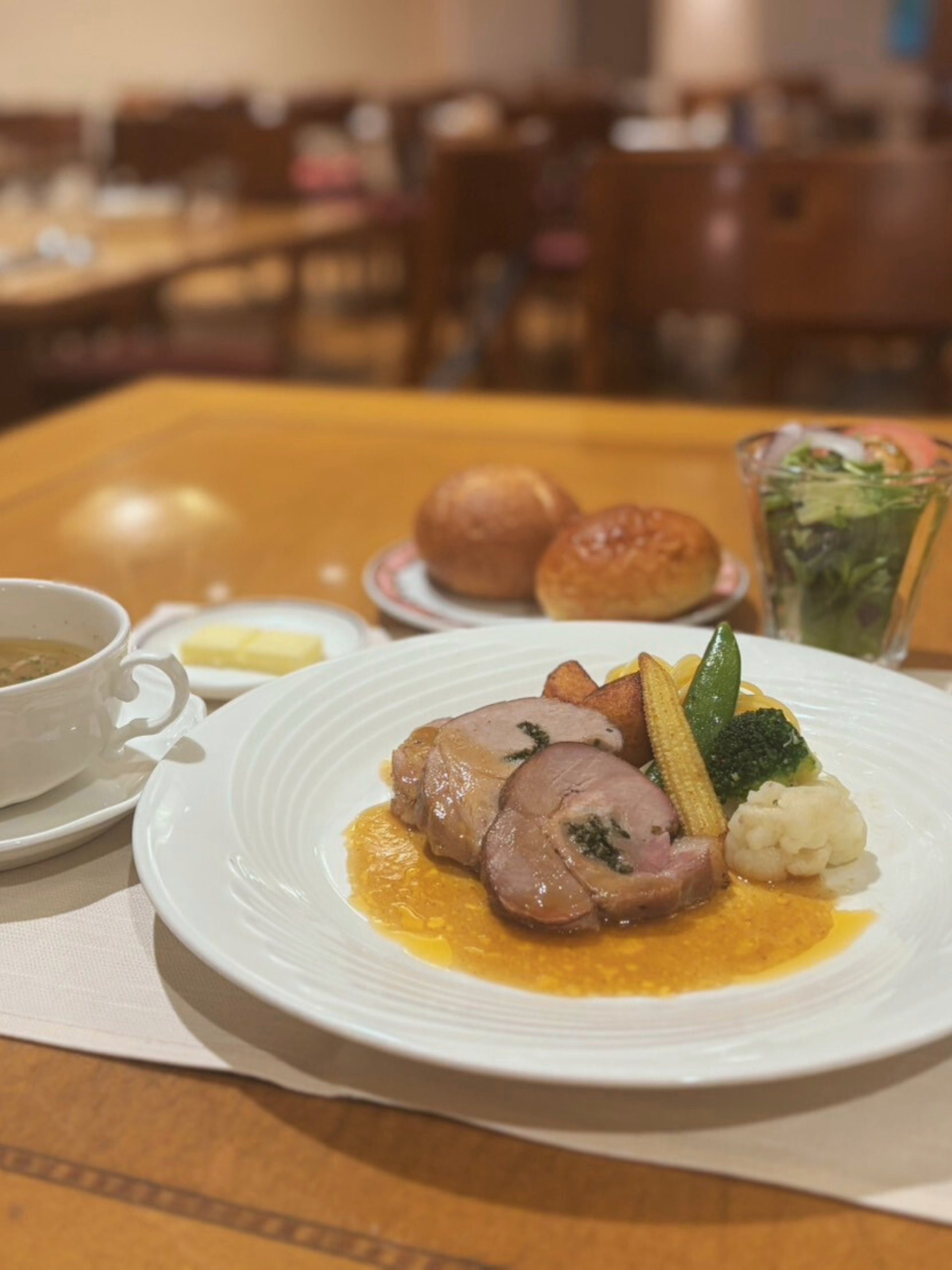 Lunch (Example): From 1,300 yen (tax included) *Takeout is also available.