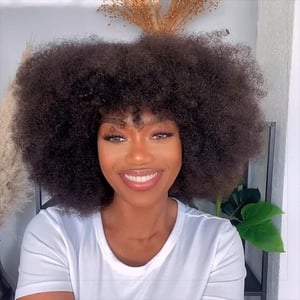 Flauschige Afro Locken mit natürlichen Fransen, kurze lockige Perücken, 180 % Dichte