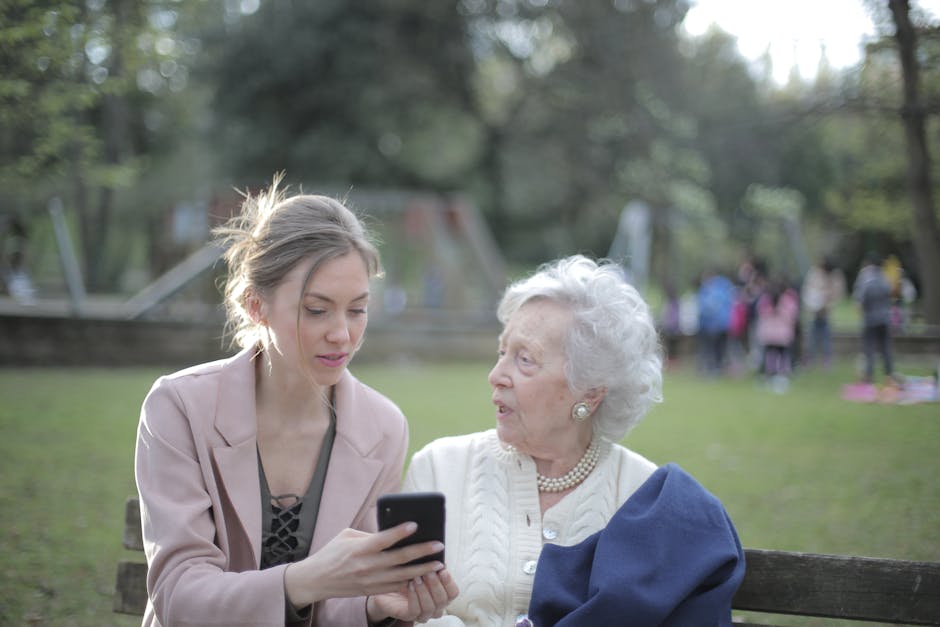 elderly person smartphone learning family workshop