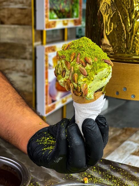green pistachio gelato scoop Bronte Antep pistachio paste