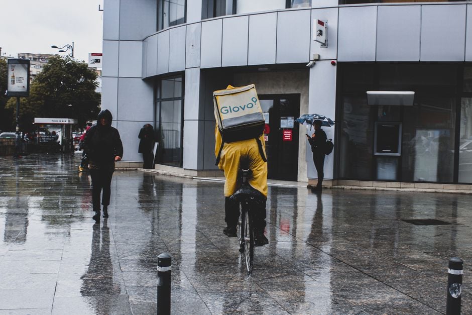 city courier traffic construction weather data delivery bicycle van