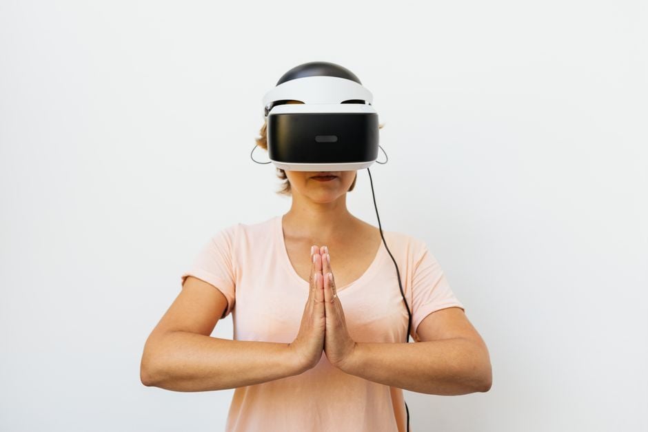 closeup VR meditation headset nature environment guided breathing app pexels